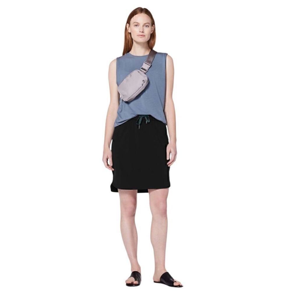 Lululemon On The Fly Skirt 21
Black Size 6 Travel Pull On Stretch $88.00